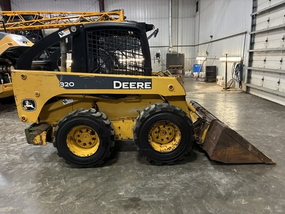 Image of John Deere 320 equipment image 2