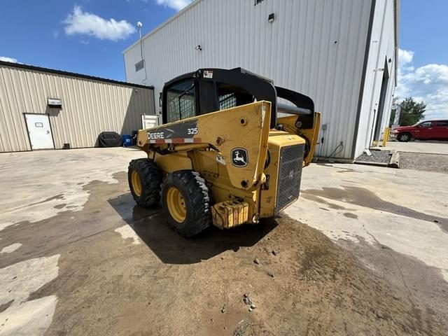 Image of John Deere 325 equipment image 3
