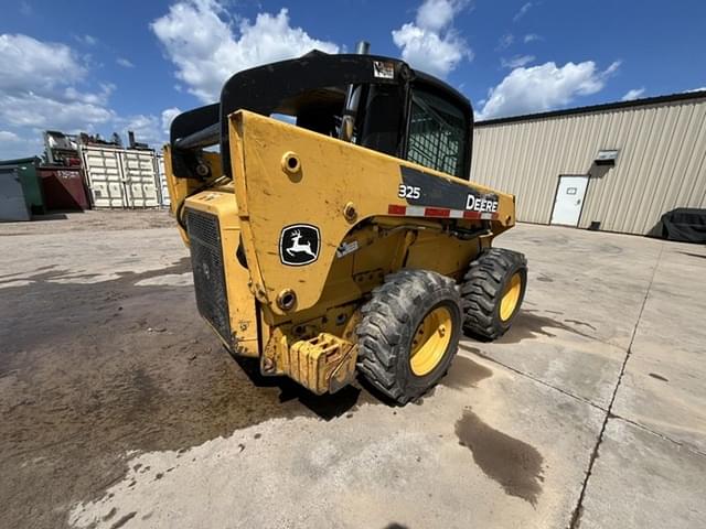 Image of John Deere 325 equipment image 2