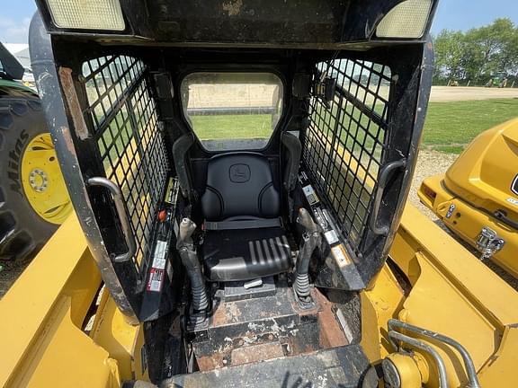 Image of John Deere 325 equipment image 3