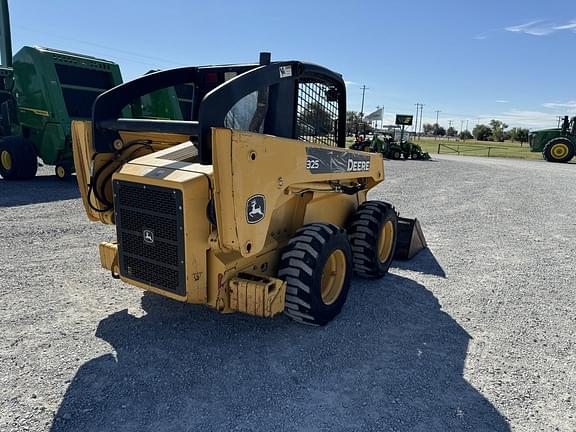 Image of John Deere 325 equipment image 4