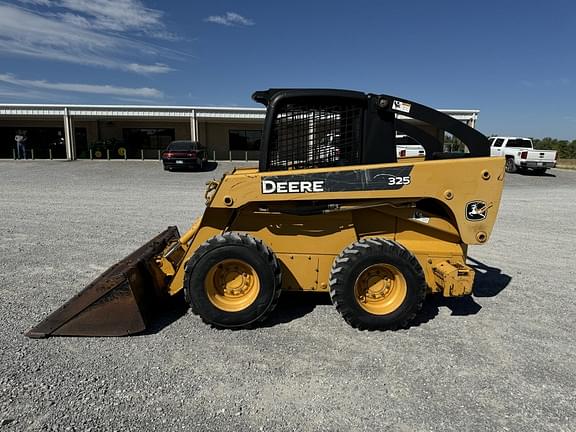 Image of John Deere 325 equipment image 1