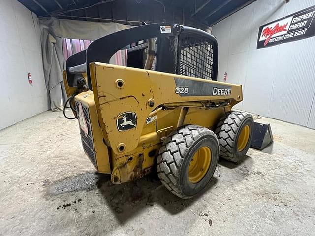 Image of John Deere 328 equipment image 4