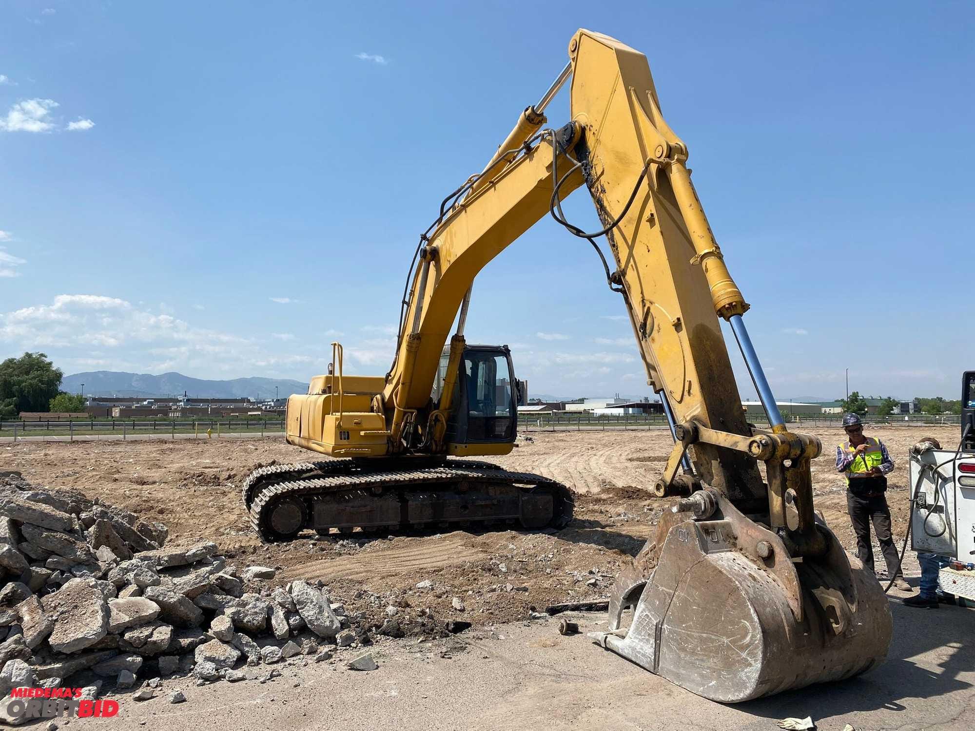 Main image John Deere 330C LC