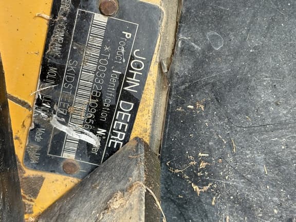 Image of John Deere 332 equipment image 1