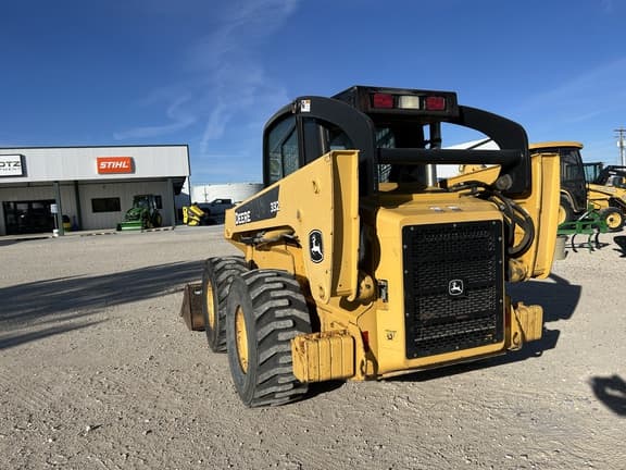 Image of John Deere 332 equipment image 2