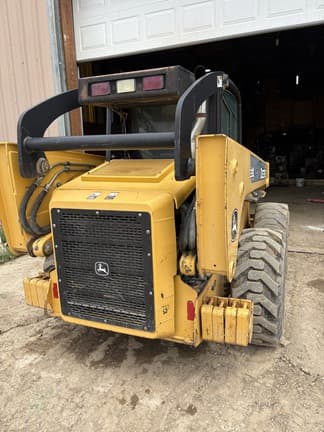 Image of John Deere 332 equipment image 2