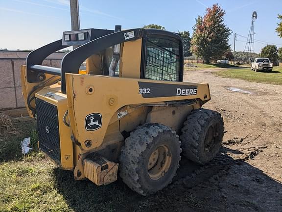 Image of John Deere 332 equipment image 1