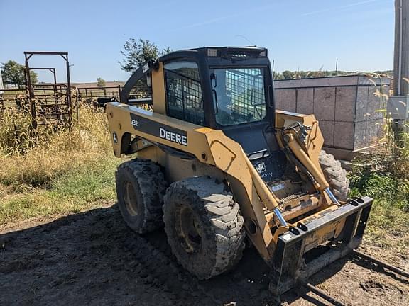 Image of John Deere 332 equipment image 4