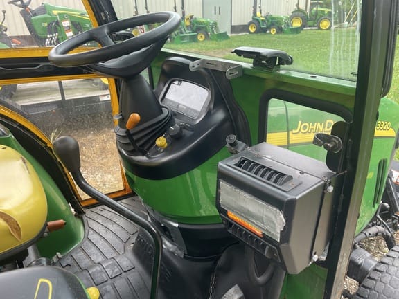 2005 John Deere 3320 Equipment Image0