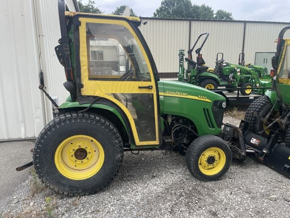 Image of John Deere 3320 equipment image 3