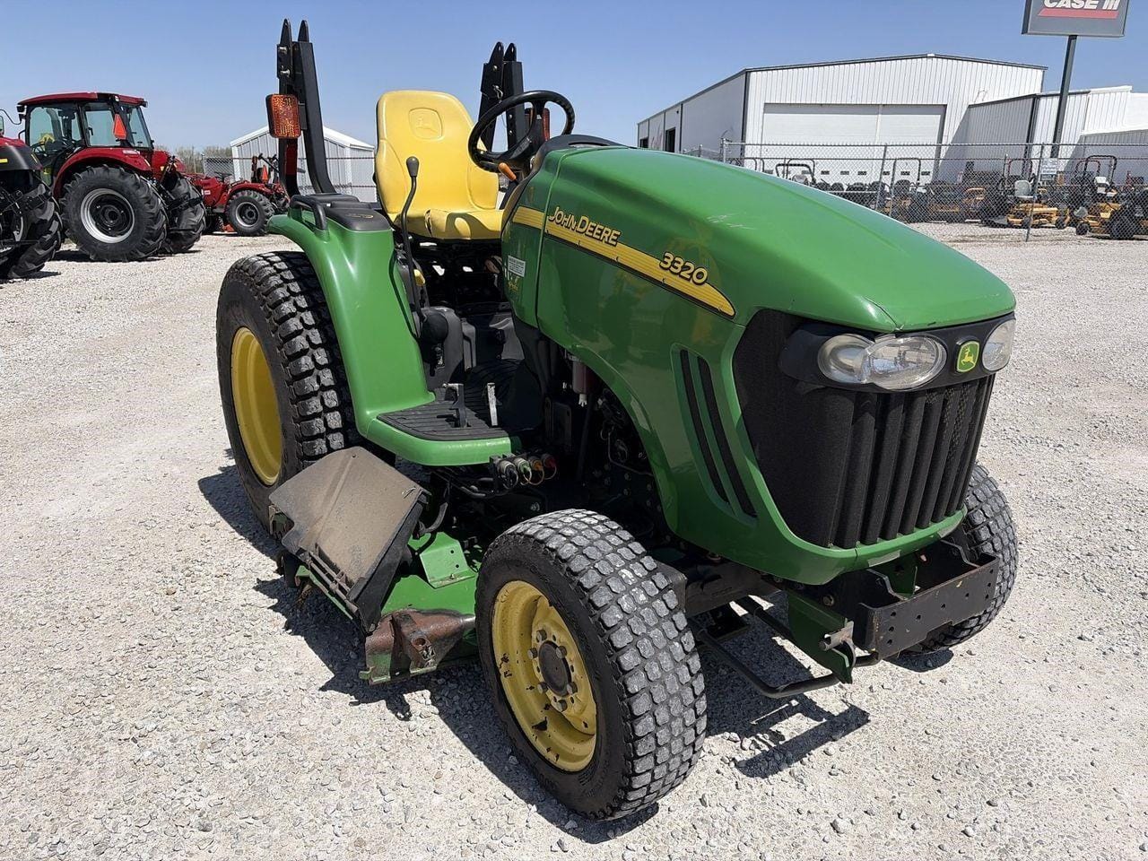 2005 John Deere 3320 Equipment Image0
