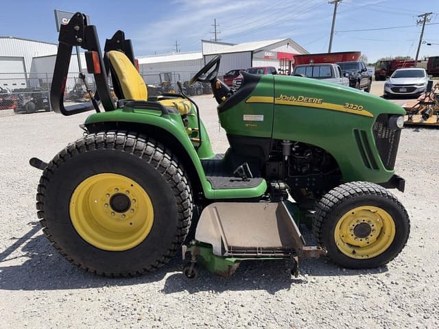 Image of John Deere 3320 equipment image 1