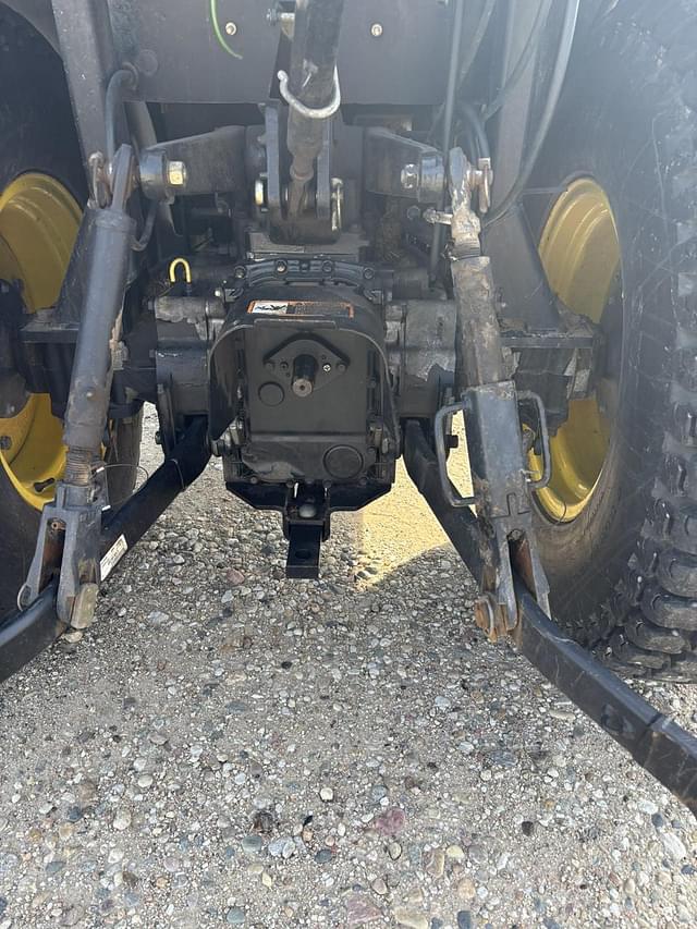 Image of John Deere 3320 equipment image 4