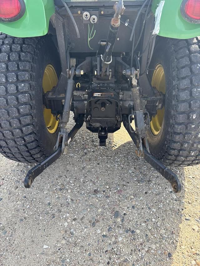 Image of John Deere 3320 equipment image 3