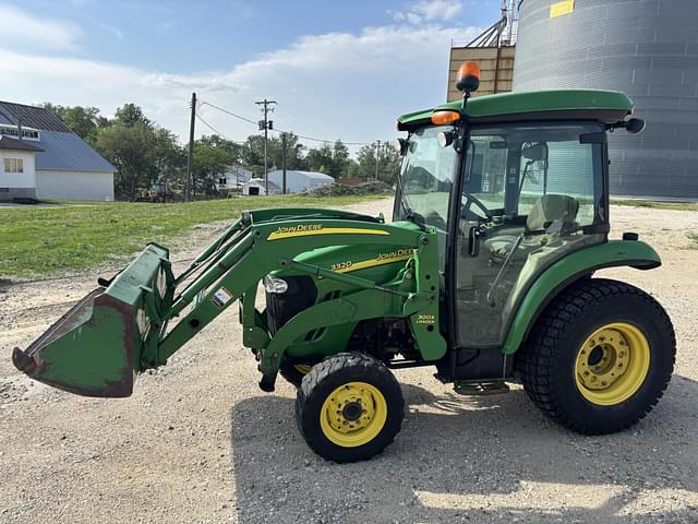 Image of John Deere 3320 equipment image 1