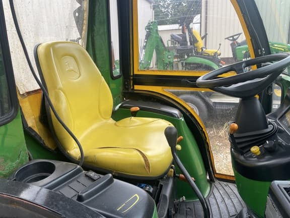 Image of John Deere 3320 equipment image 2