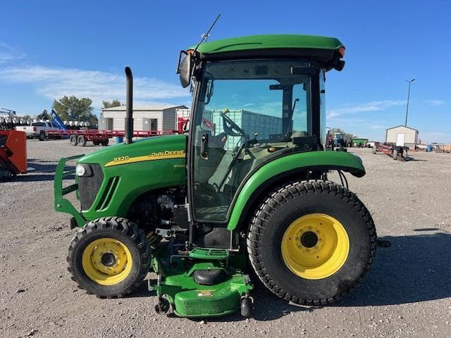 Image of John Deere 3320 equipment image 1
