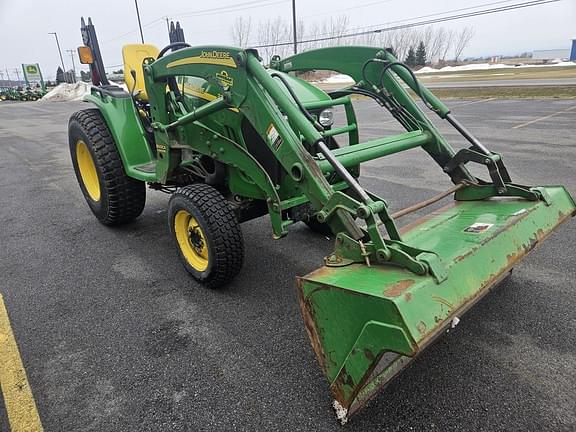 Image of John Deere 3320 equipment image 3