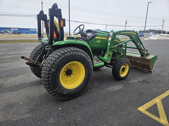 Image of John Deere 3320 equipment image 4