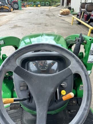 Image of John Deere 3320 equipment image 3