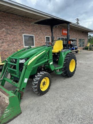 Image of John Deere 3320 equipment image 1