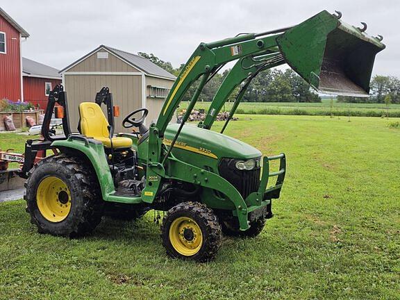 Image of John Deere 3320 equipment image 4