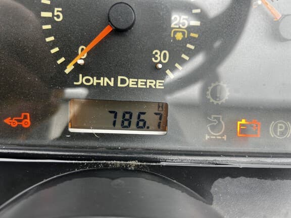 Image of John Deere 3320 equipment image 4