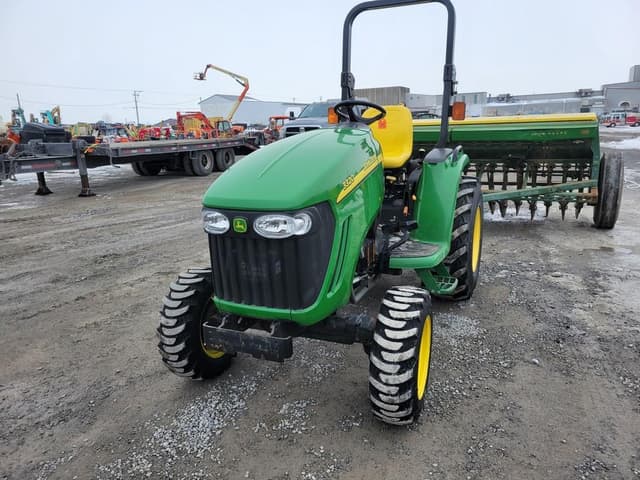 Image of John Deere 3320 equipment image 1