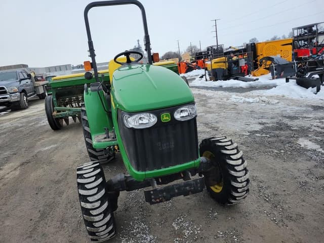 Image of John Deere 3320 equipment image 2