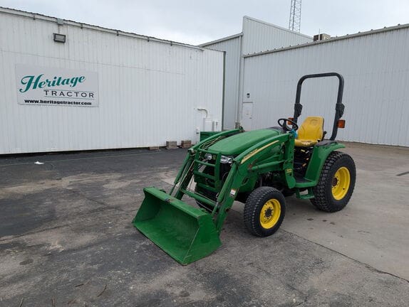 2005 John Deere 3320 Equipment Image0