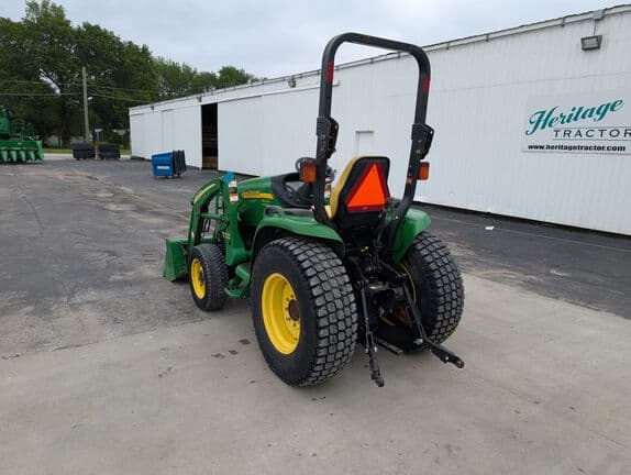 Image of John Deere 3320 equipment image 2
