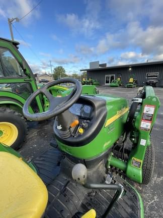 Image of John Deere 3320 equipment image 2