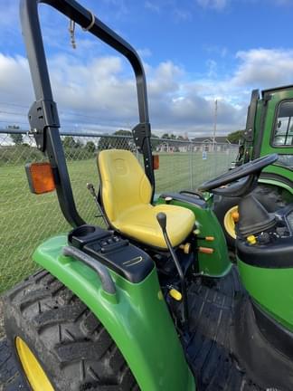 Image of John Deere 3320 equipment image 1