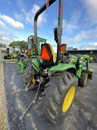 Image of John Deere 3320 equipment image 3