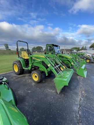 2005 John Deere 3320 Equipment Image0