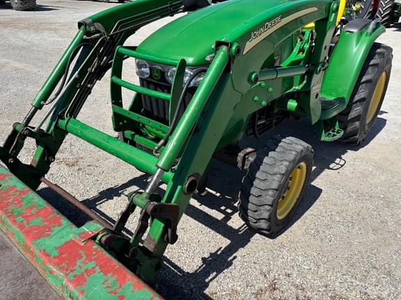 Image of John Deere 3320 equipment image 1