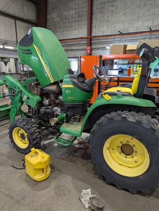Image of John Deere 3320 equipment image 1
