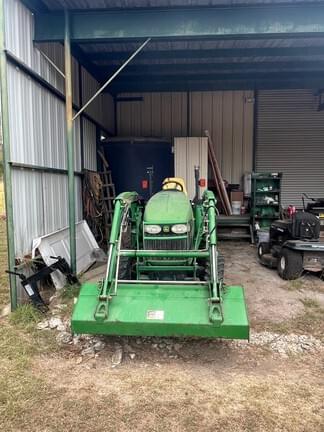 Image of John Deere 3320 equipment image 2