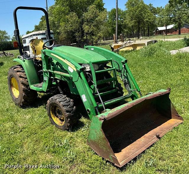 Image of John Deere 3320 equipment image 2