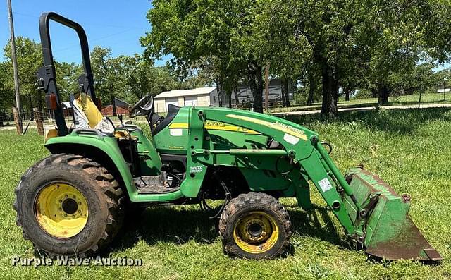 Image of John Deere 3320 equipment image 3