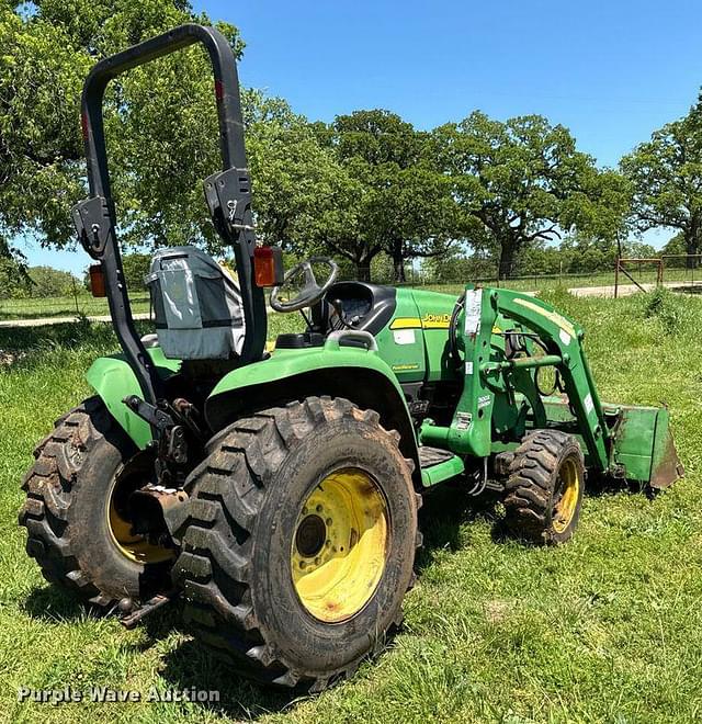 Image of John Deere 3320 equipment image 4