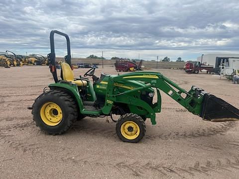 Image of John Deere 3520 equipment image 2