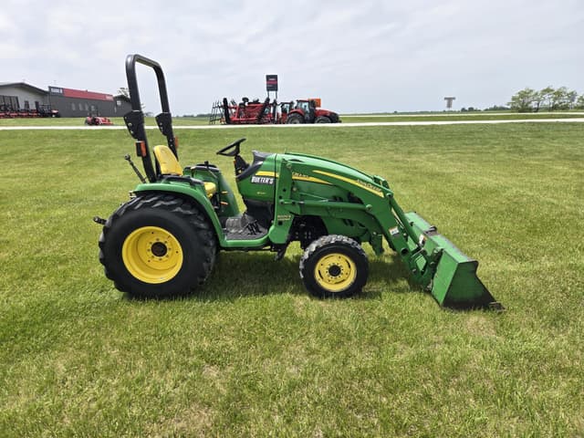 Image of John Deere 3520 equipment image 4