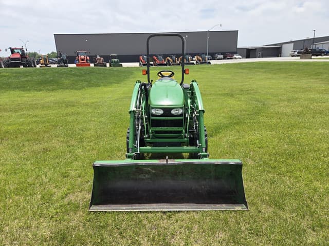Image of John Deere 3520 equipment image 2