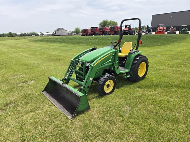 Image of John Deere 3520 equipment image 1