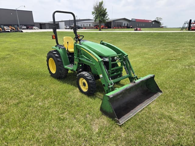Image of John Deere 3520 equipment image 3