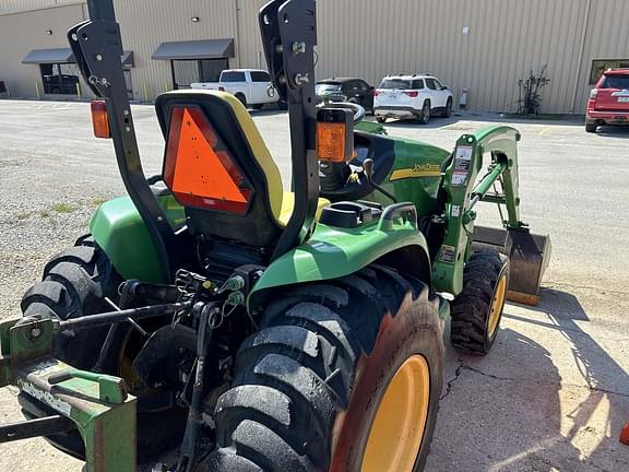 Image of John Deere 3520 equipment image 1