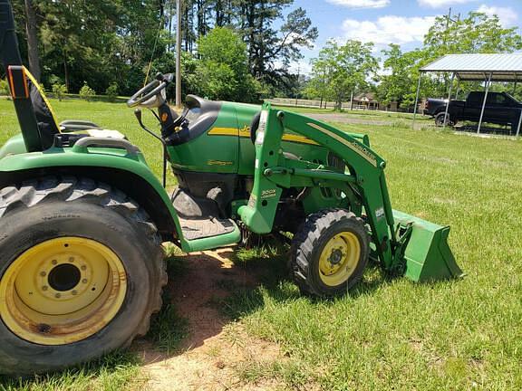 Image of John Deere 3520 equipment image 4