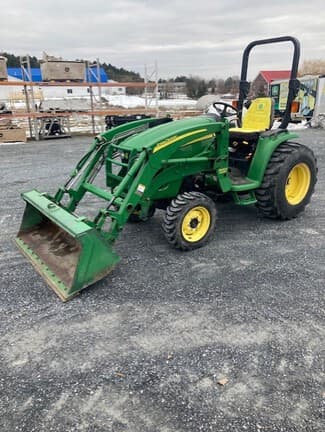 Image of John Deere 3520 equipment image 1